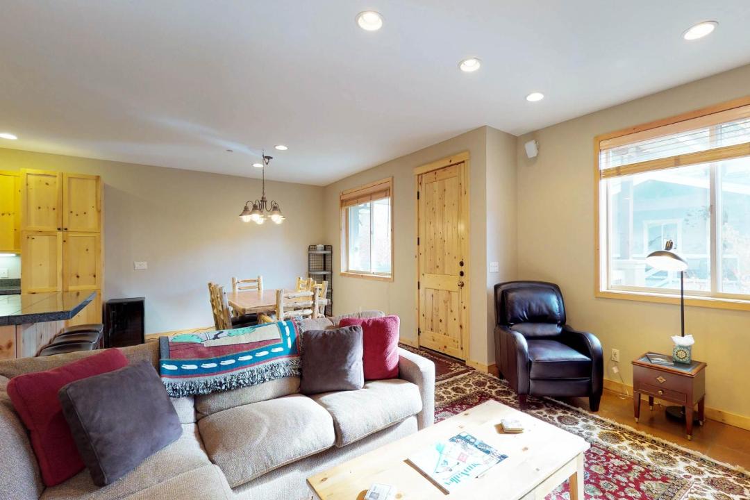 Photo of Livingroom in Warm Springs