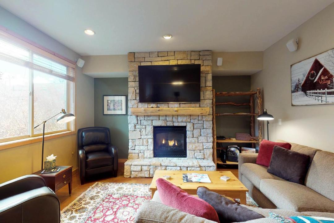 Photo of Livingroom in Warm Springs