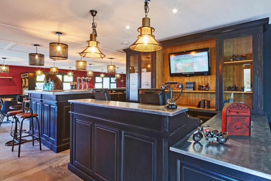 Photo of Others in Hem