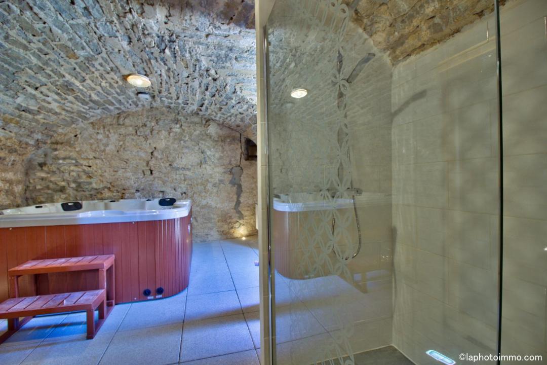 Photo of Bathroom in Molain