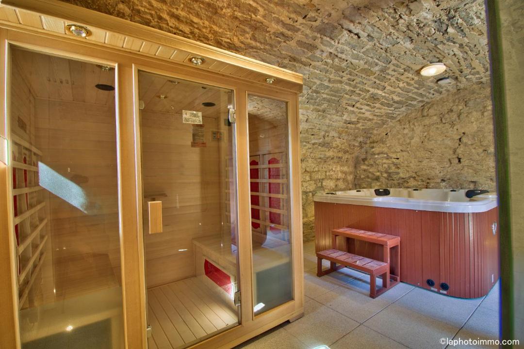 Photo of Others in Molain