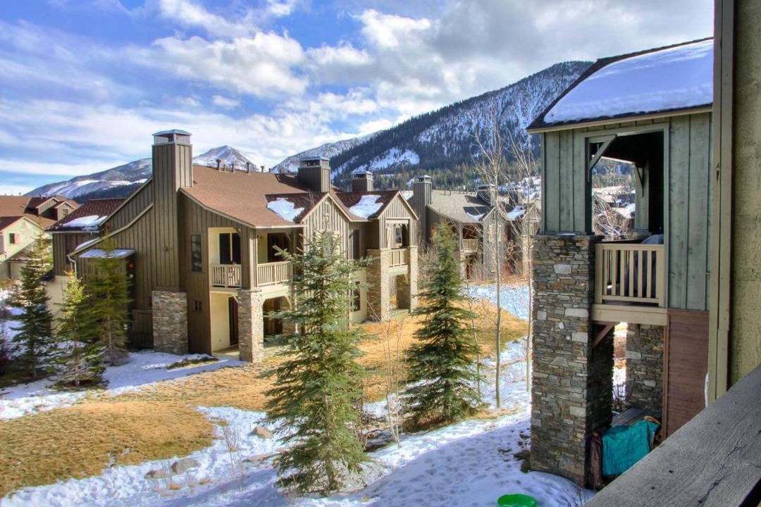 Photo of Buildings in Mammoth Lakes