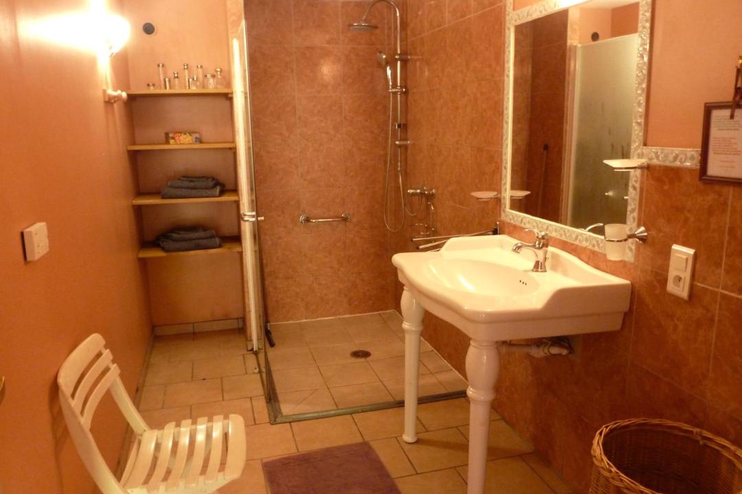 Photo of Bathroom in Ailhon