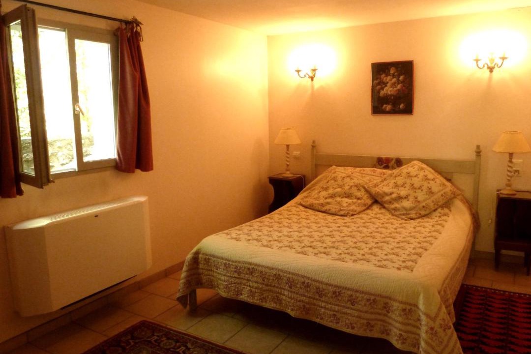 Photo of Bedroom in Ailhon