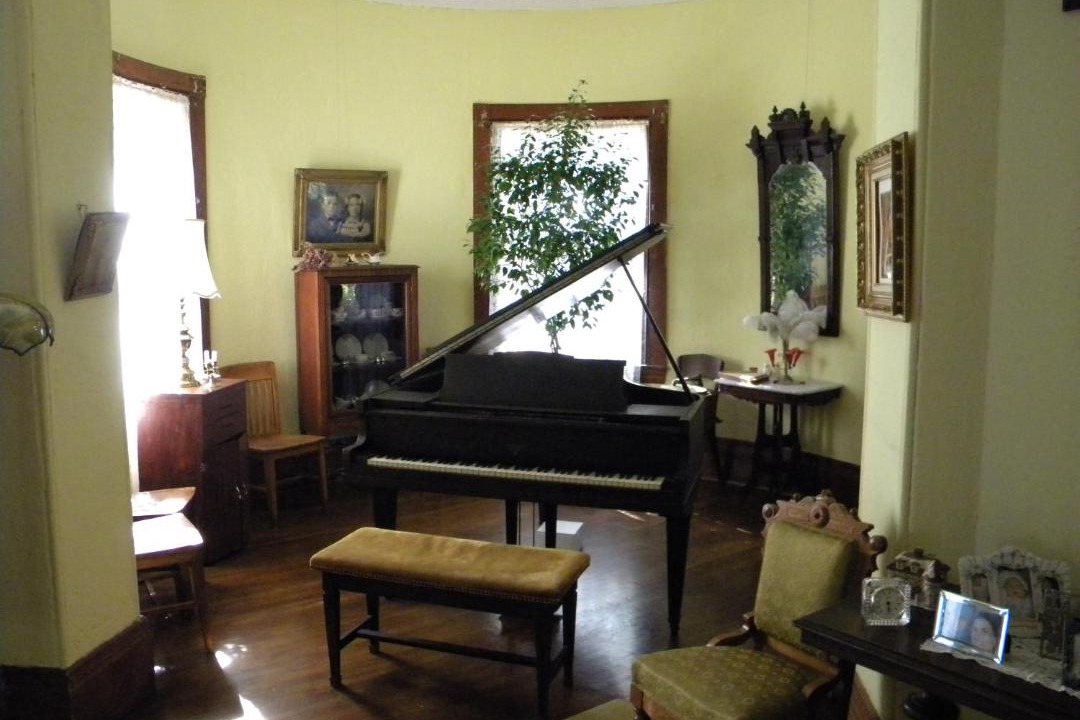 Photo of Livingroom in Lafayette Square