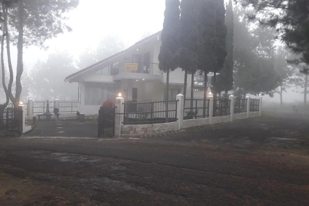 Photo of Buildings in Parongpong