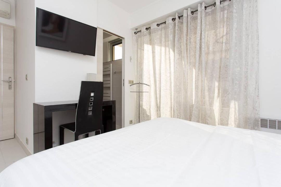 Photo of Bedroom in Cannes City Centre