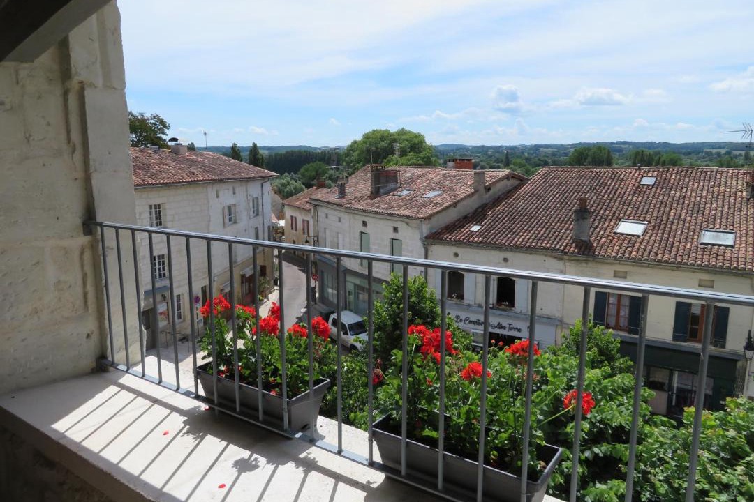 Photo of Patio Balcony in Aubeterre-sur-Dronne