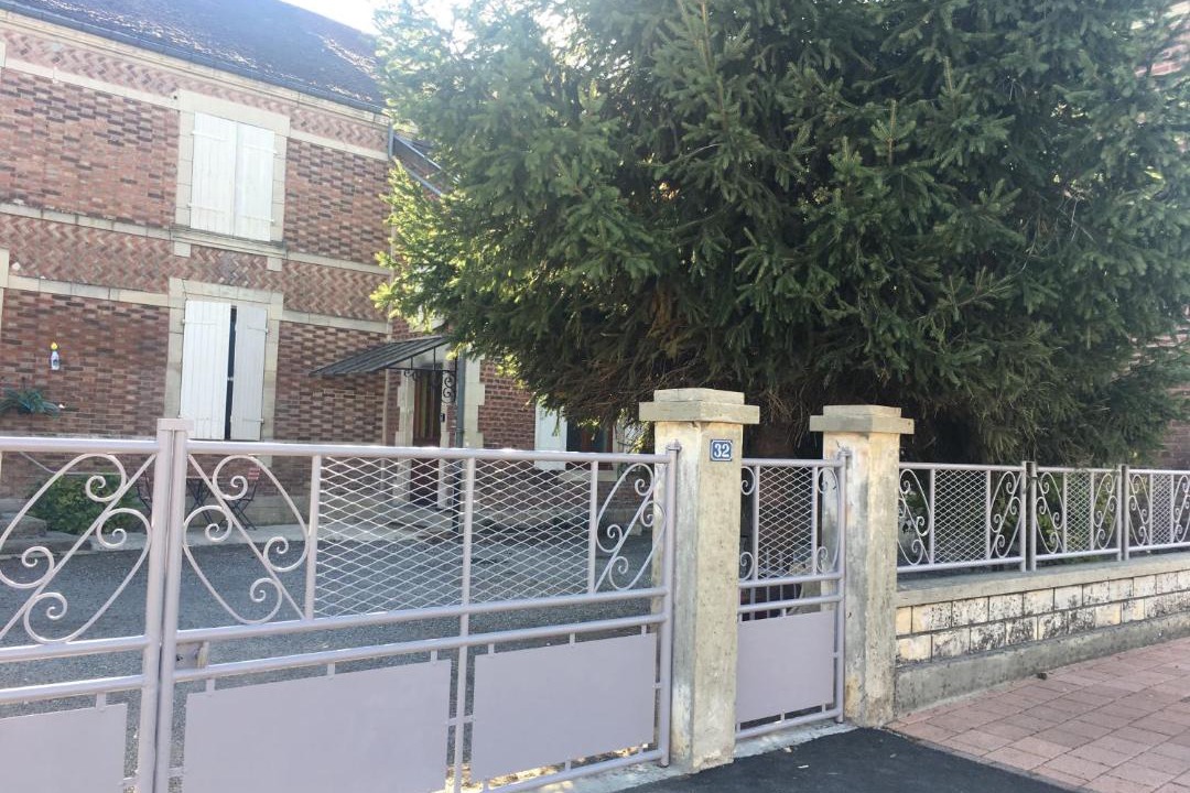 Photo of Others in Louze