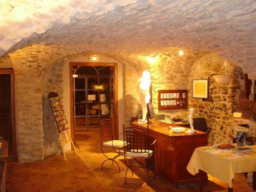 Photo of Others in Les Mages