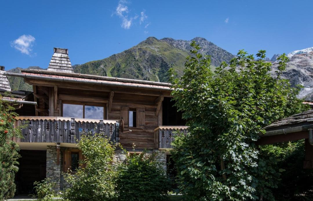 Photo of Buildings in Le Tour