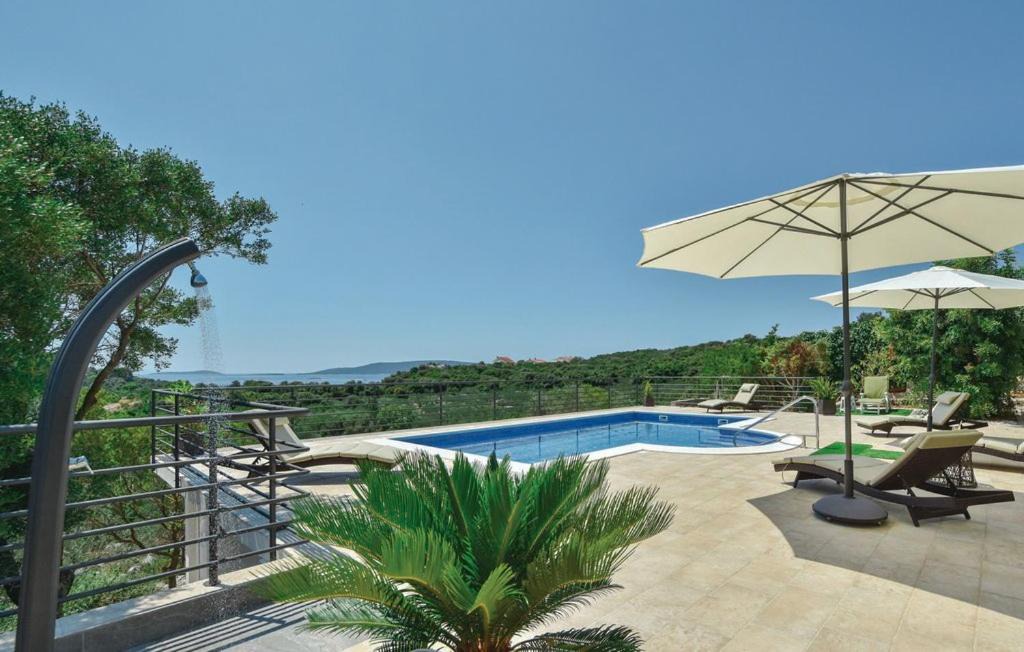 Photo of Others in Okrug Donji