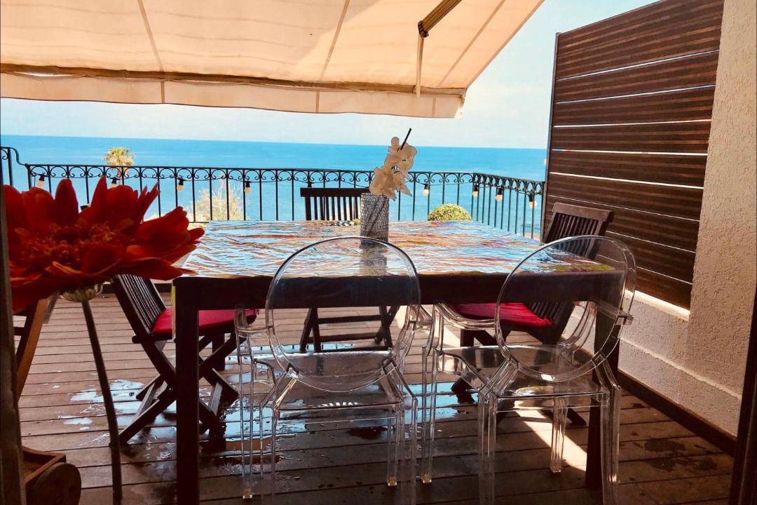 Photo of Patio Balcony in San-Martino-di-Lota