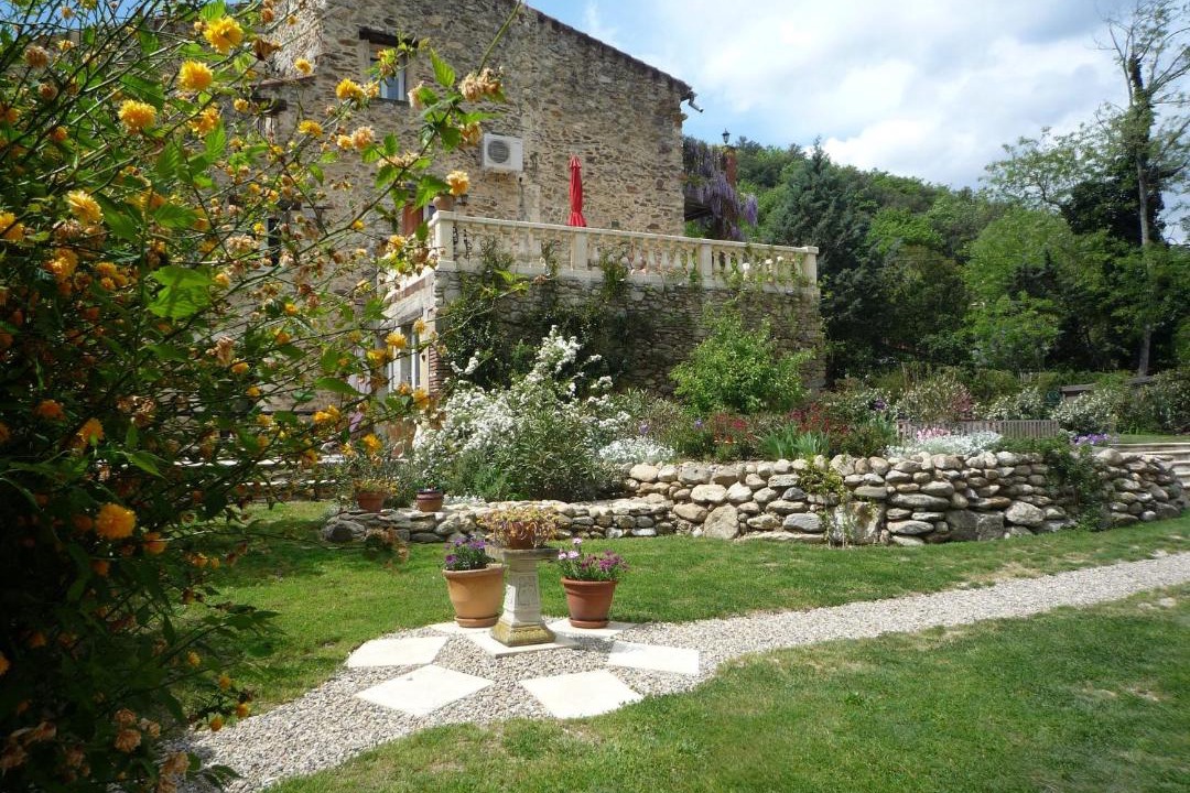 Photo of Others in Reynes