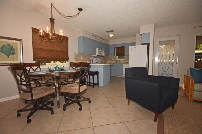 Photo of Livingroom in Englewood