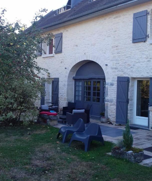 Photo of Others in Hugier