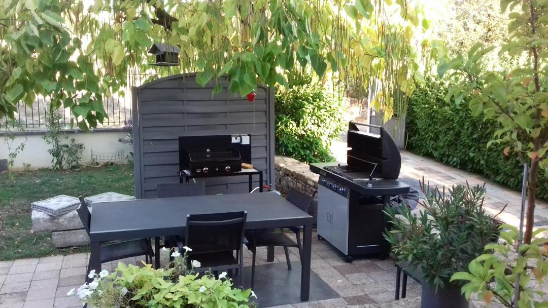 Photo of Others in Hugier