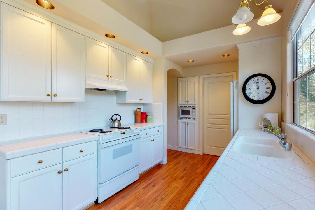 Photo of Kitchen in Groveland