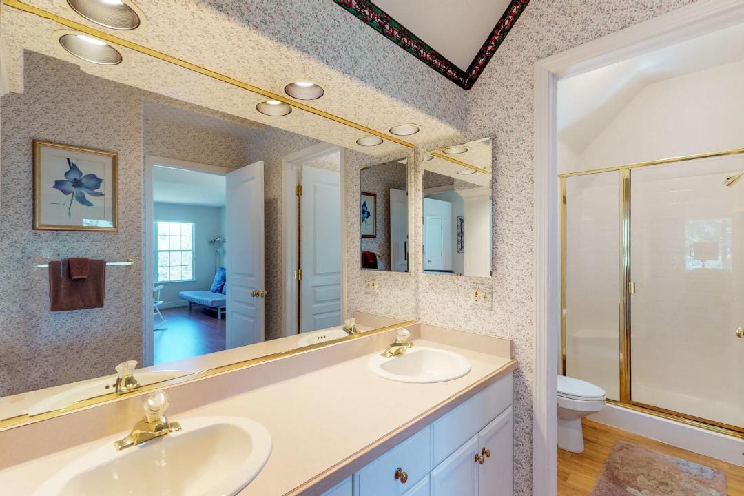 Photo of Bathroom in Groveland