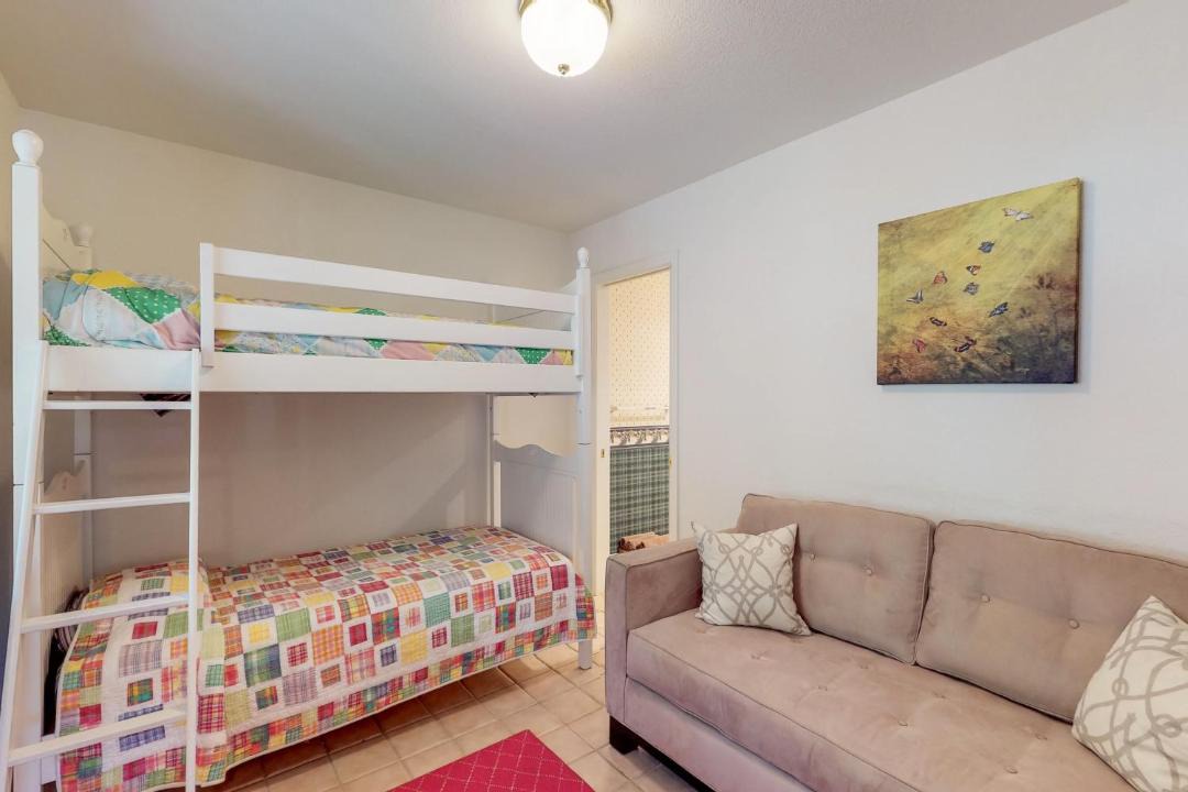 Photo of Livingroom in Groveland