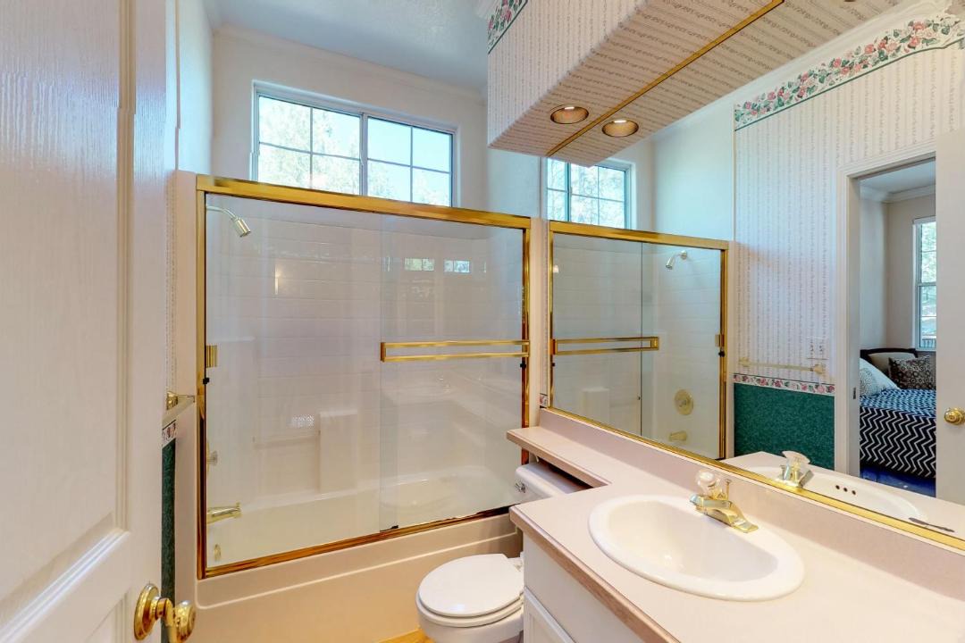 Photo of Bathroom in Groveland