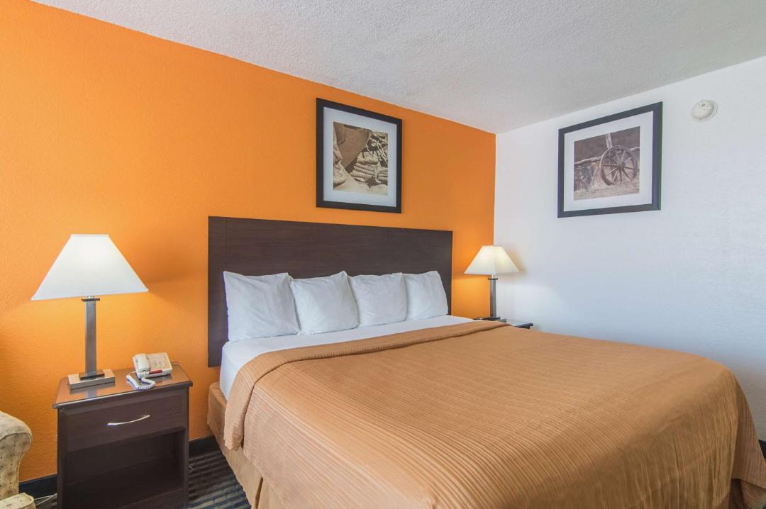 Photo of Bedroom in Liberal