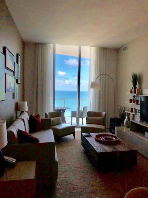 Photo of Livingroom in Hollywood South Central Beach