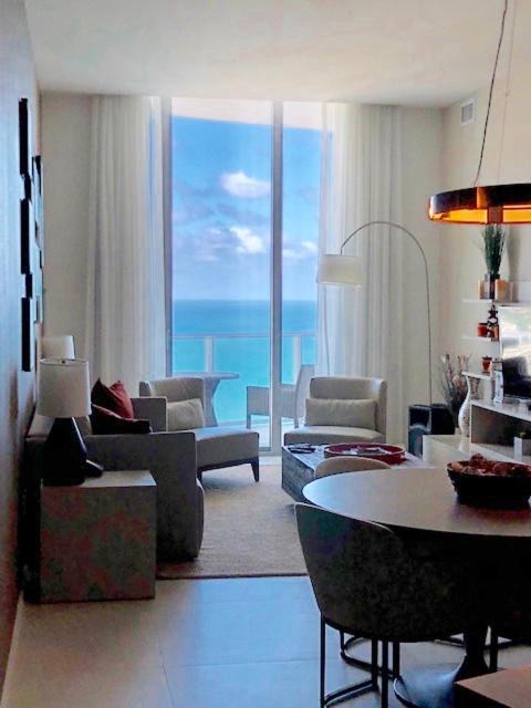 Photo of Livingroom in Hollywood South Central Beach