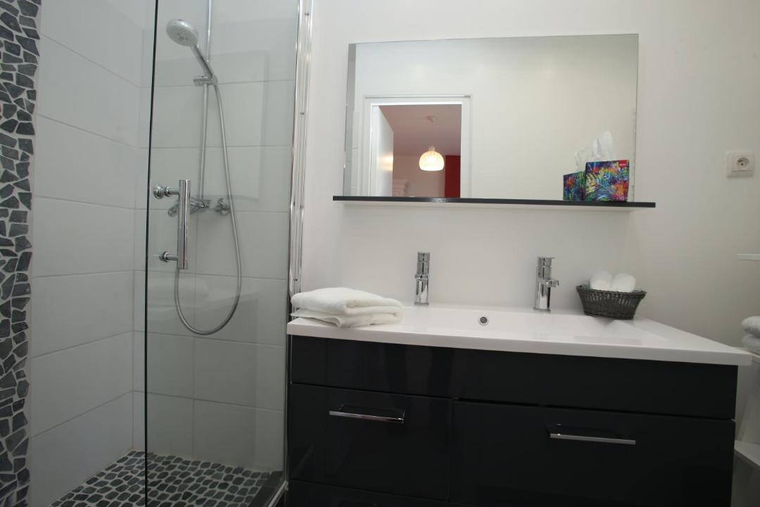 Photo of Bathroom in Saint-Martin-aux-Chartrains