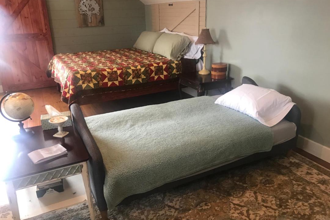 Photo of Others in Hermann