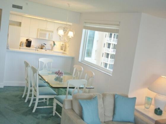 Photo of Livingroom in Park Shore