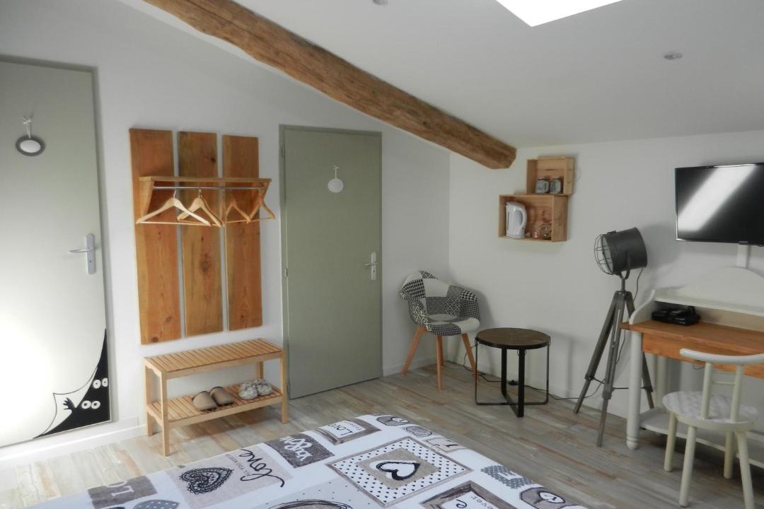 Photo of Others in Pons