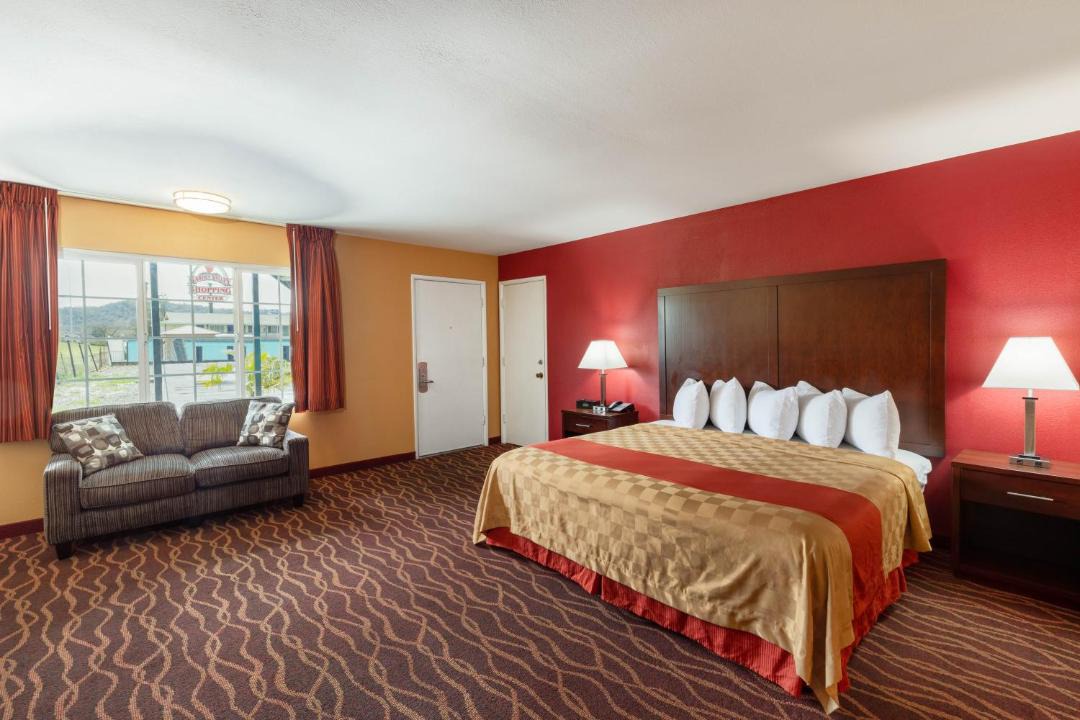 Photo of Bedroom in Roseburg