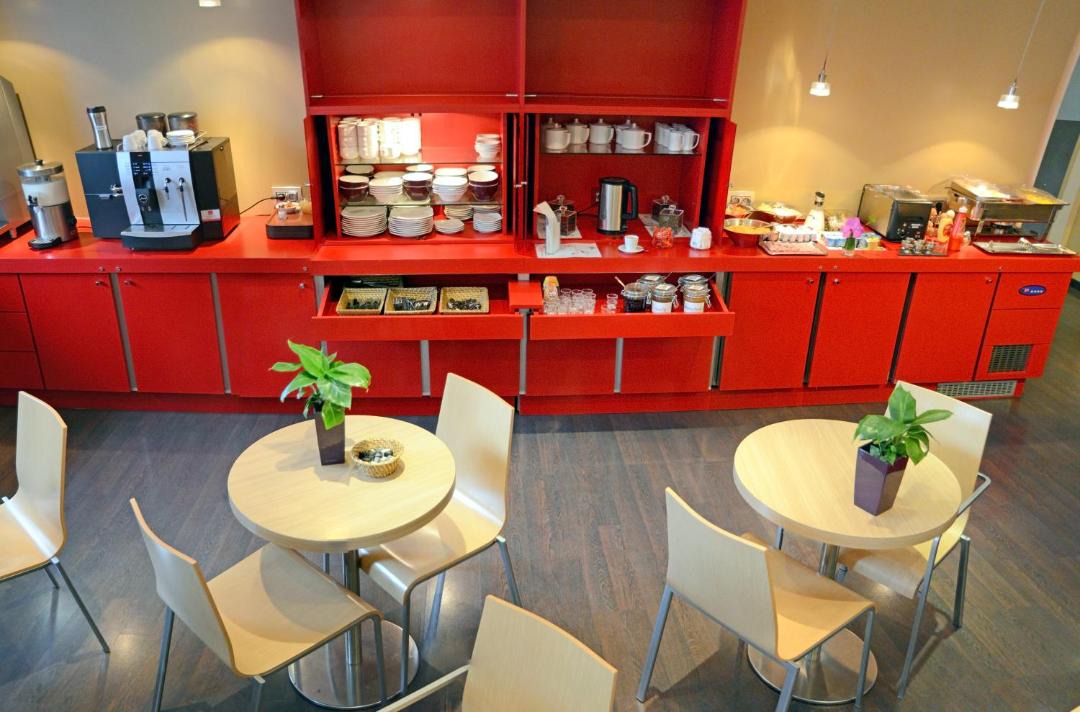 Photo of Others in Zola - Pressense