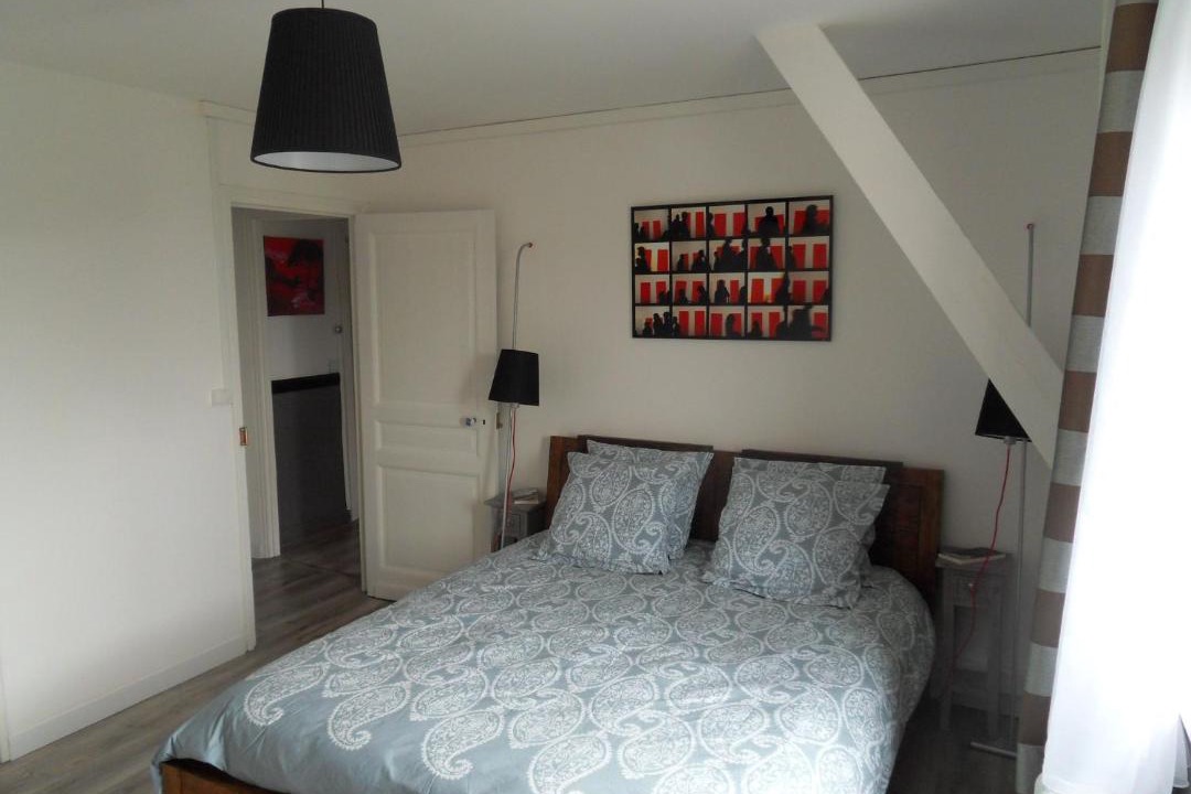 Photo of Bedroom in Lens