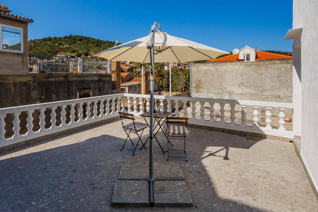 Photo of Others in Vis