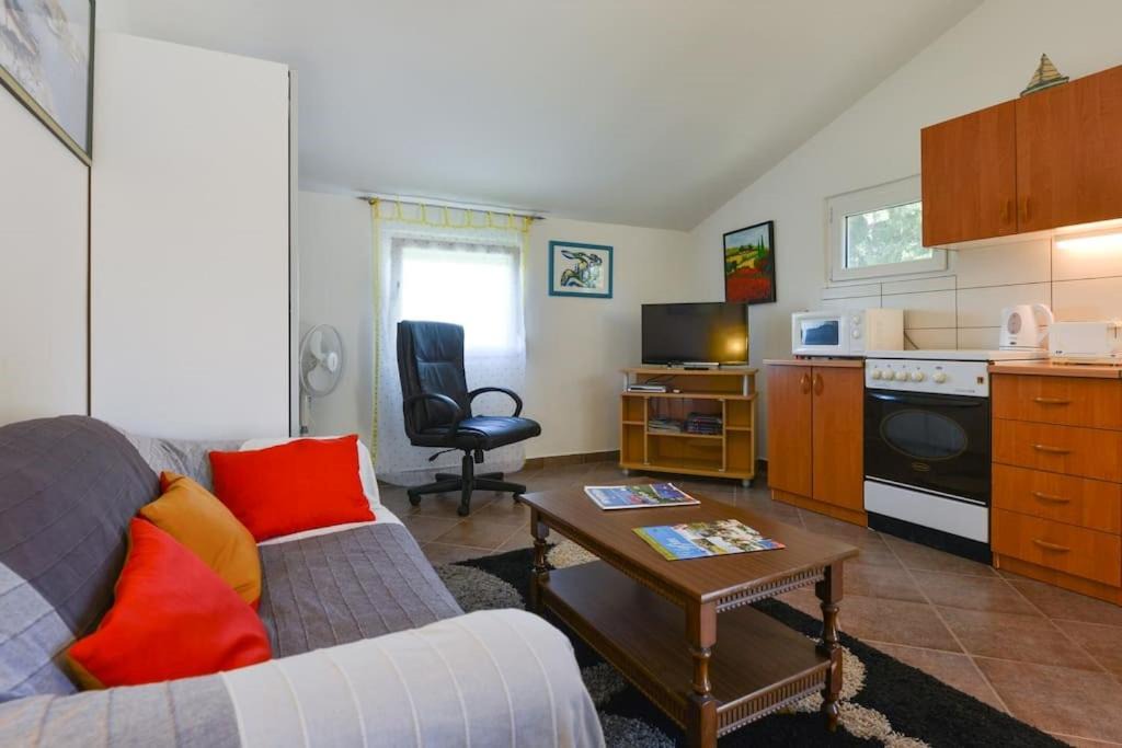 Photo of Livingroom in Muline