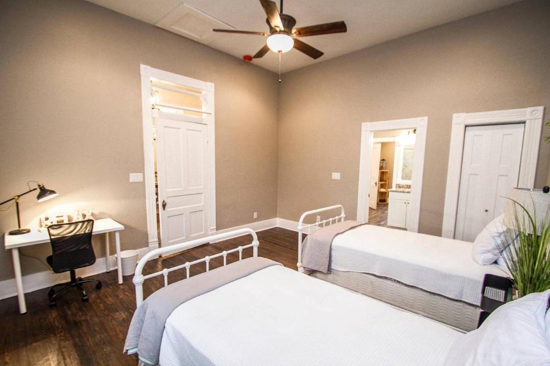 Photo of Bedroom in Historic Garderns