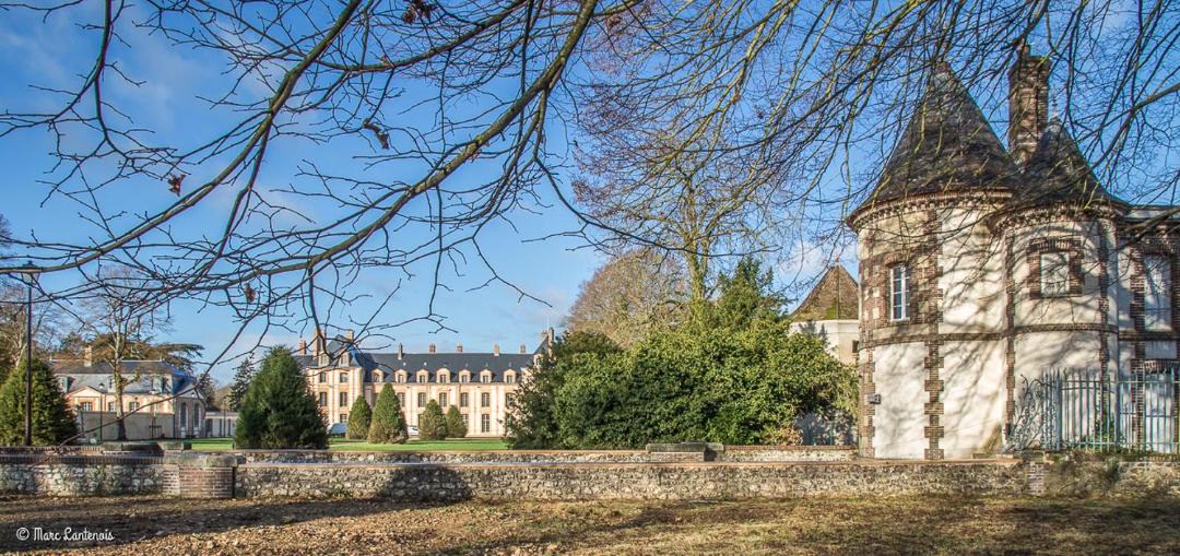 Photo of Buildings in Abondant