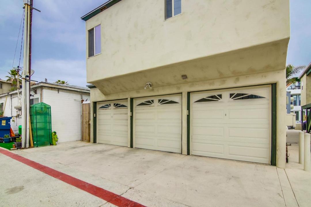 Photo of Buildings in Central Mission Beach