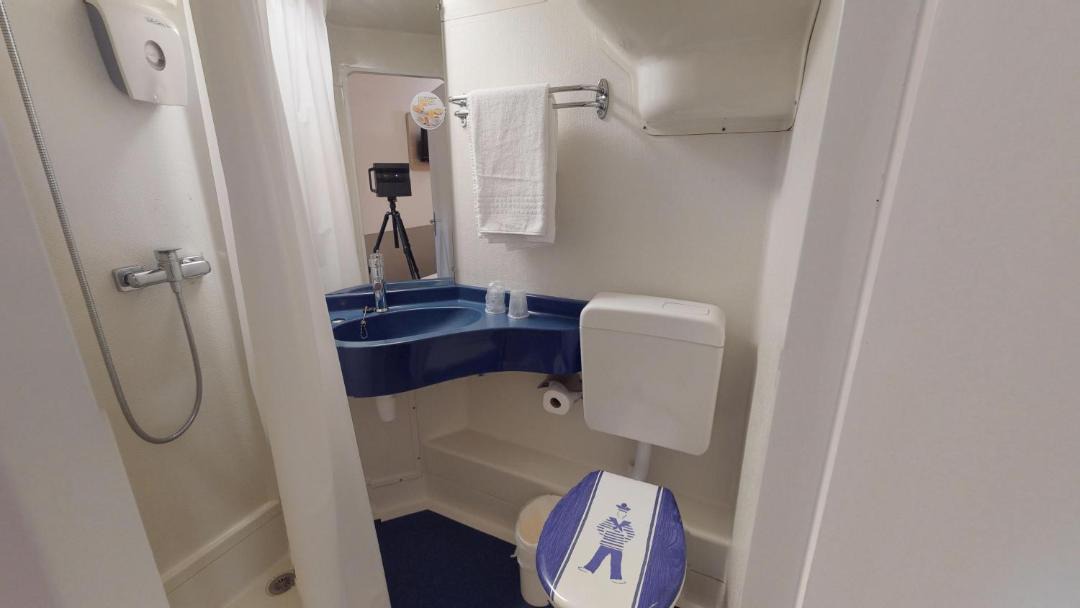 Photo of Bathroom in Tinqueux