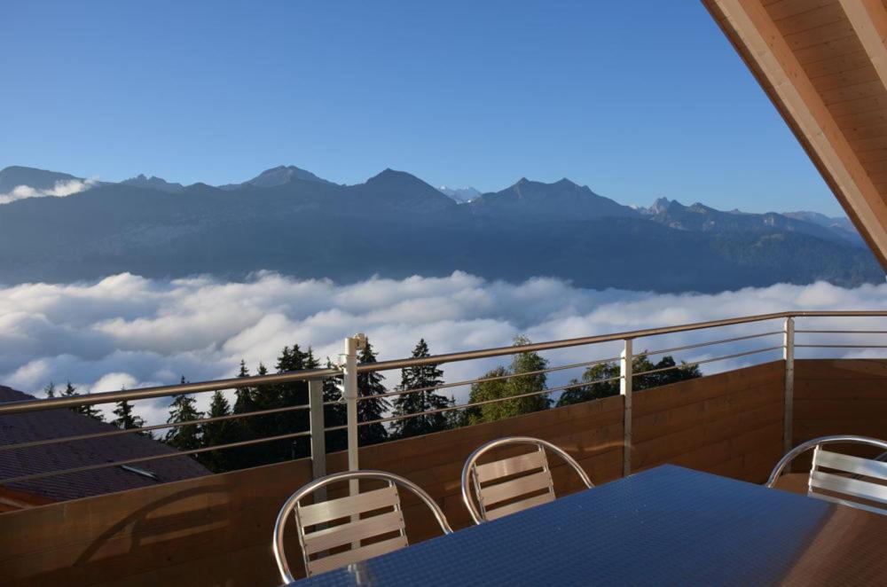 Photo of Patio Balcony in Sundlauenen
