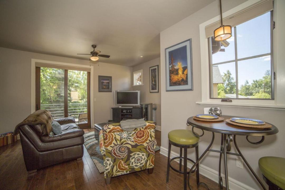 Photo of Livingroom in River Terrace