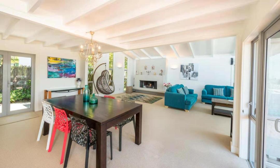 Photo of Livingroom in Castor Bay