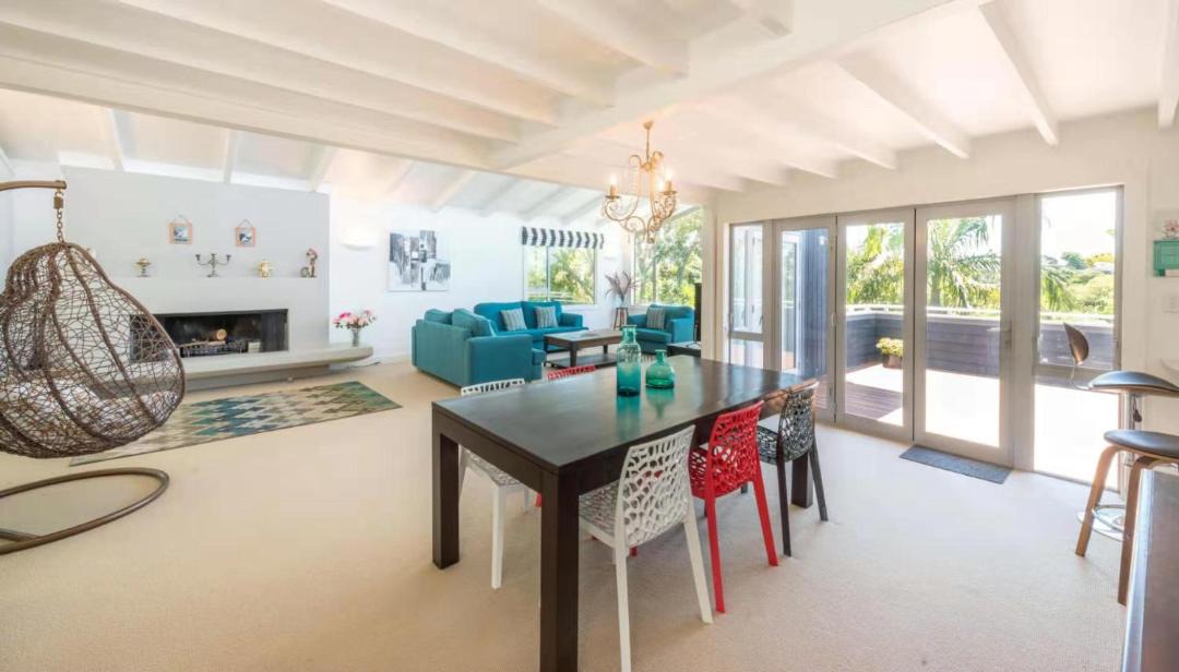 Photo of Livingroom in Castor Bay