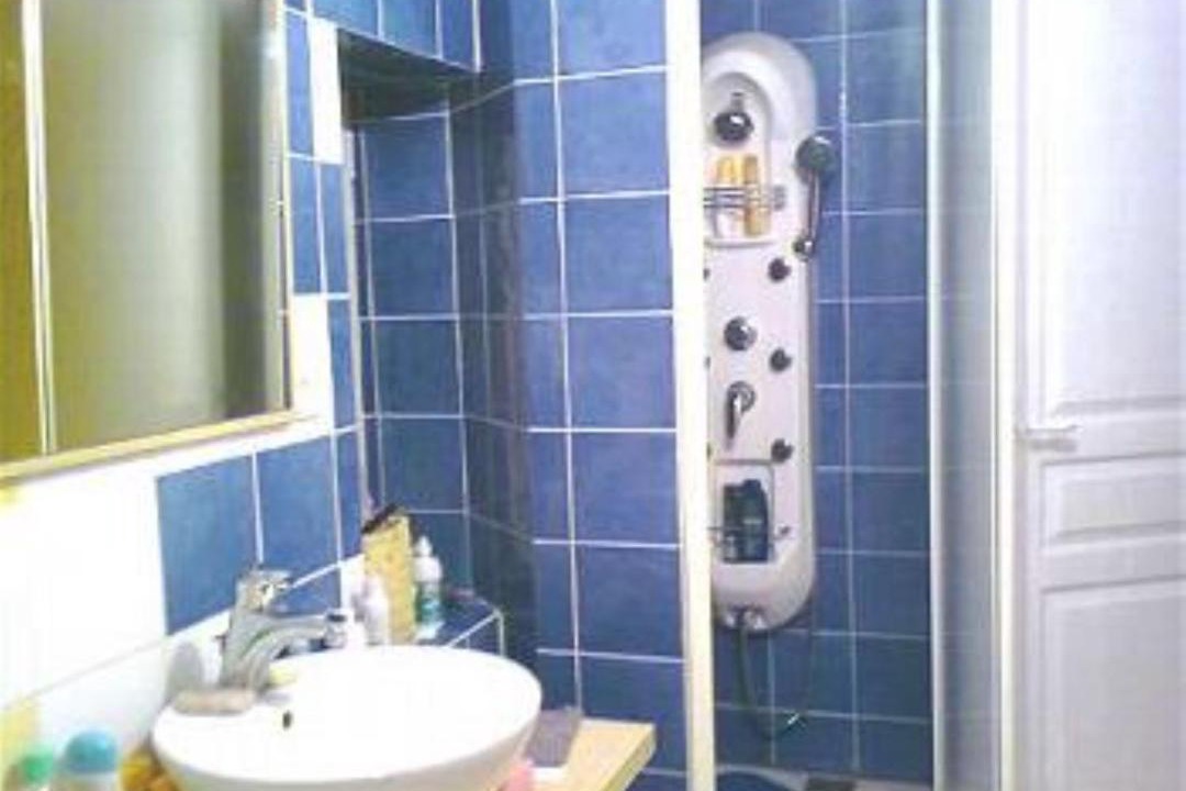 Photo of Bathroom in Quettehou