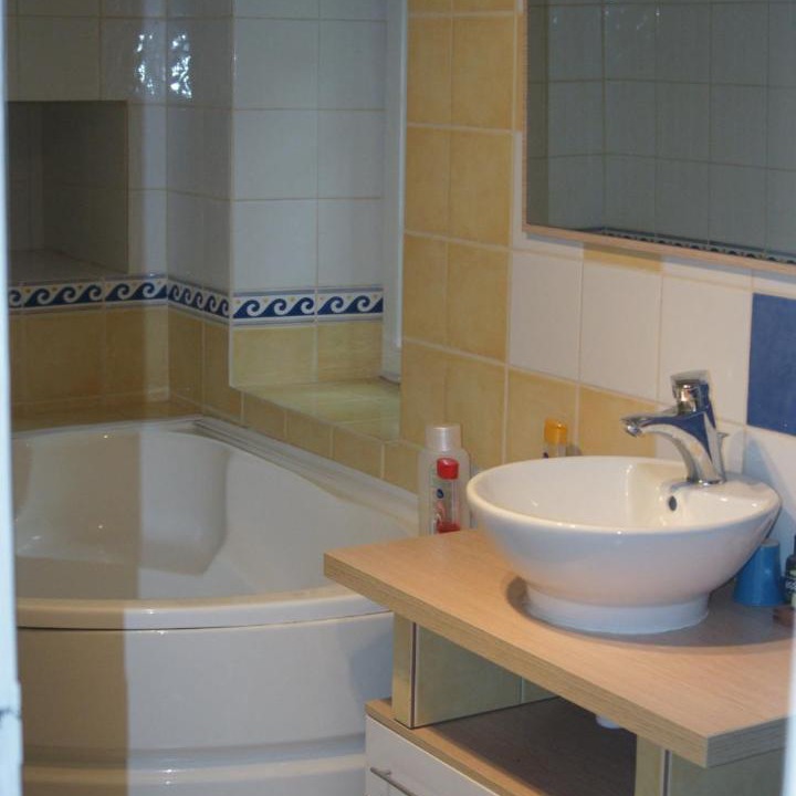 Photo of Bathroom in Quettehou