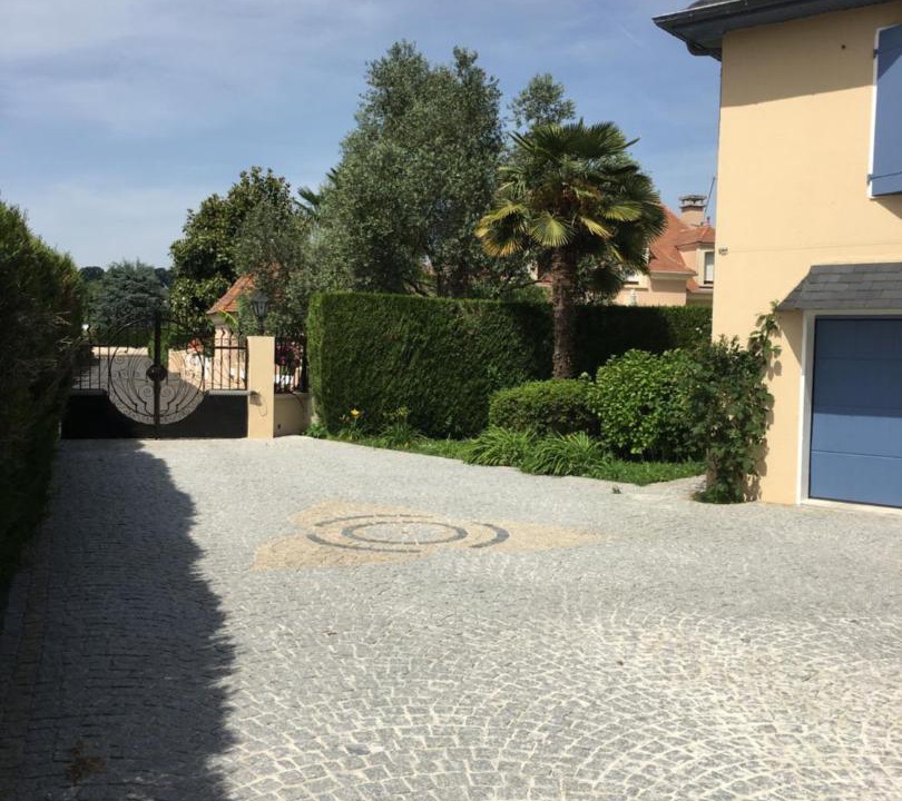 Photo of Others in Idron