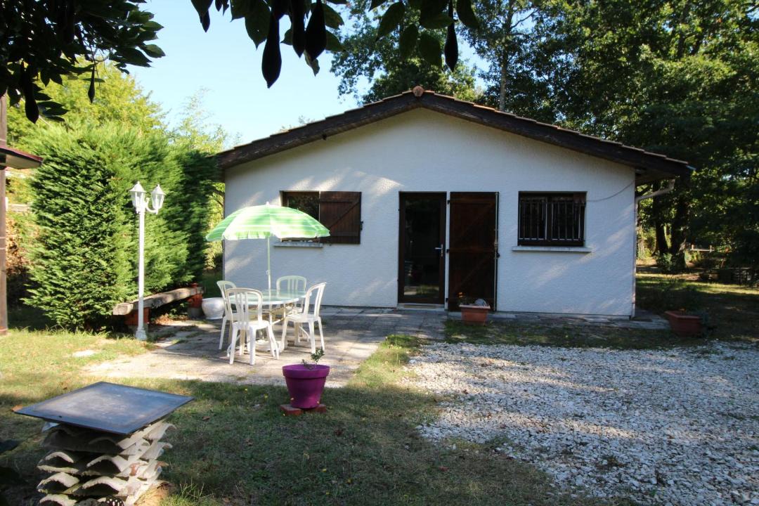 Photo of Buildings in Lanton