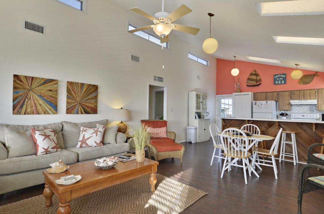 Photo of Livingroom in Bermuda Beach